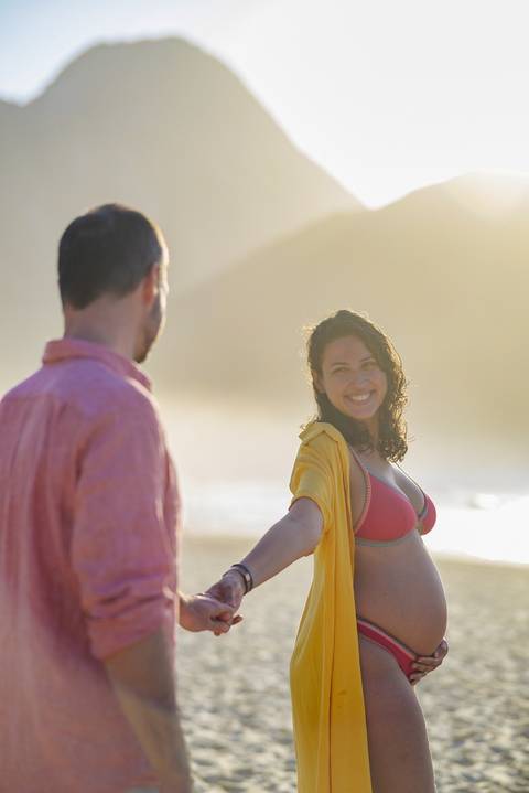 ensaio gestante, praia de Itacoatiara'