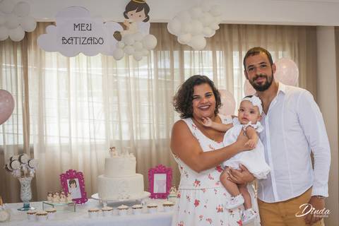 Os dindos babões não poderiam faltar. co-estrelas do batizado.'