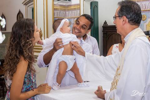 Hora da benção do Padre a Giulia em seu Batismo'
