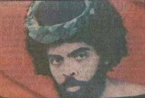 O cérebro eletrônico comanda
Manda e desmanda
Ele é quem manda
Mas ele não anda'