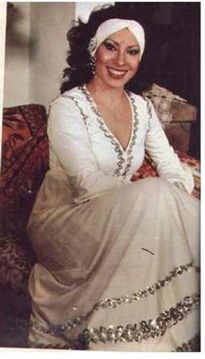 MORENA DE ANGOLA QUE LEVA O CHOCALHO AMARRADO NA CANELA'