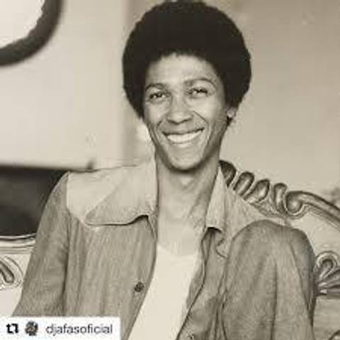 EU QUERO VER O PÔR DO SOL LINDO COMO ELE SÓ, E GENTE PRA VER E VIAJAR NO SEU MAR DE RAIO'