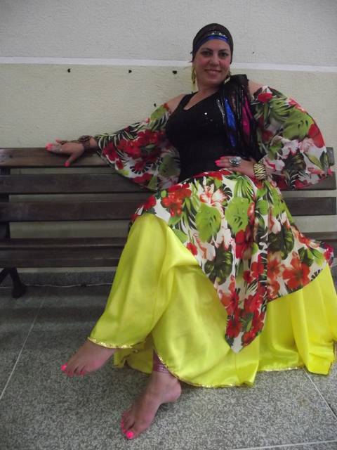 Caminhar descalço é sentir a nudez da Terra. É beijar com os pés todos os lugares de vida (Joni Baltar)'