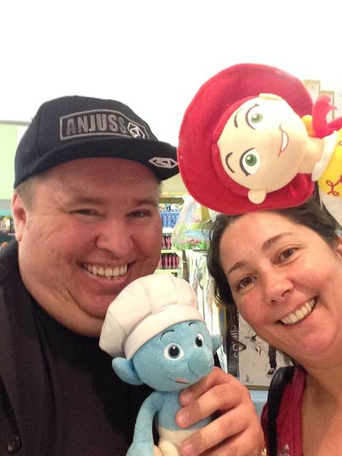 Vem, vamos brincar! Mágica no ar! E o verdadeiro amor irá vencer; Fazer da vida um sonho outra vez'