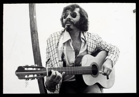 NESTA LONGA ESTRADA DA VIDA VOU CORRENDO E NÃO POSSO PARAR'