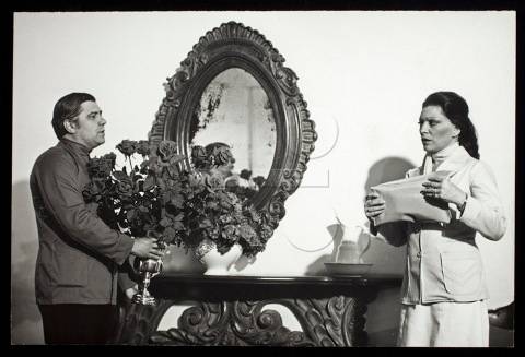 Se a Senhora permite, poderia cuidar desta parte eu mesmo (Cena do filme O BEM DOTADO - O HOMEM DE ITU)'