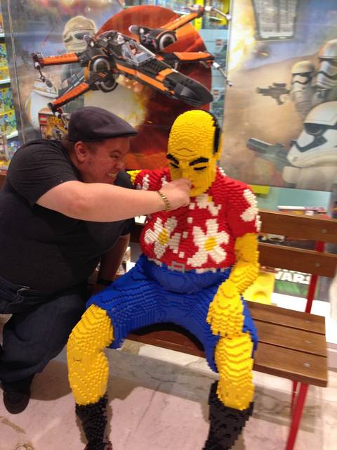 FAZENDO COSQUINHAS NO NARIZ DO ZEQUINHA... AQUELE DAS FIGURINHAS ANTIGAS, LEMBRAM??'