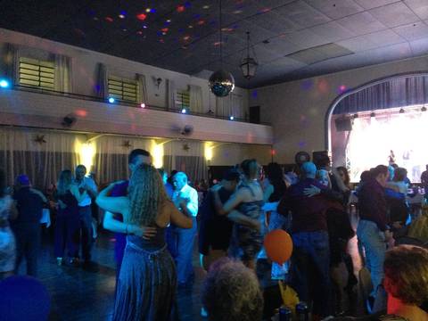 PURA VERDADE: QUEM DANÇA É MAIS FELIZ'