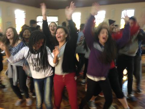 Coisa linda de se ver... A juventude adorando e louvando ao Senhor
'