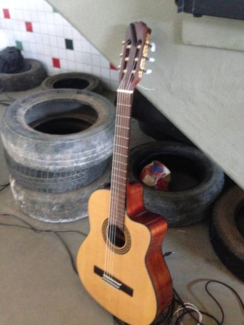 Como é bom poder tocar um instrumento (Caetano Veloso)
'