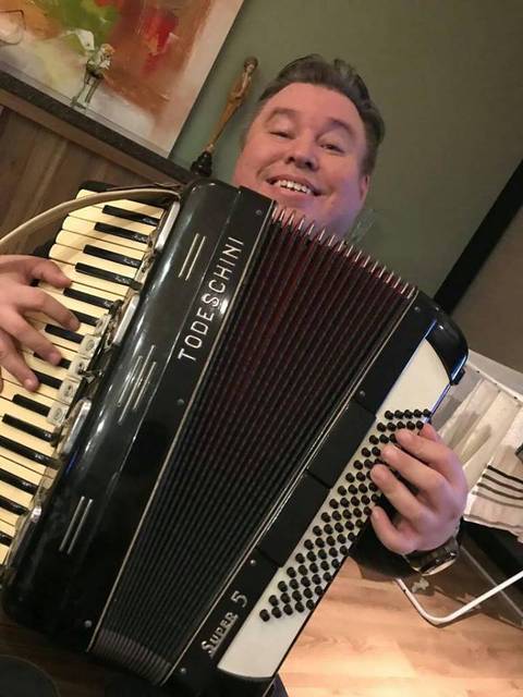 E o gateiro puxa o fole !'