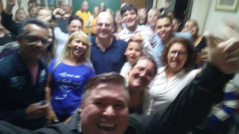 Onde quer que nos encontremos, são os nossos amigos que constituem o nosso mundo
(William James)'