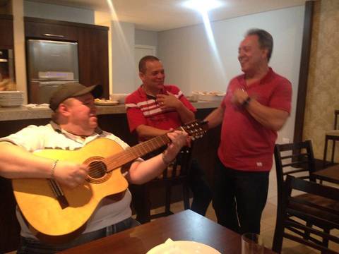 FAMÍLIA QUE CANTA UNIDA,...'