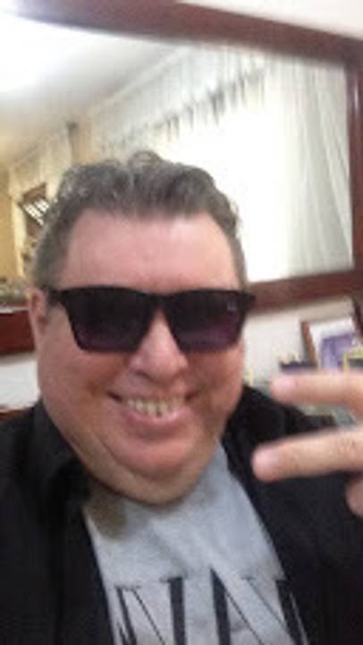 Quem não tem colírio, usa óculos escuros'