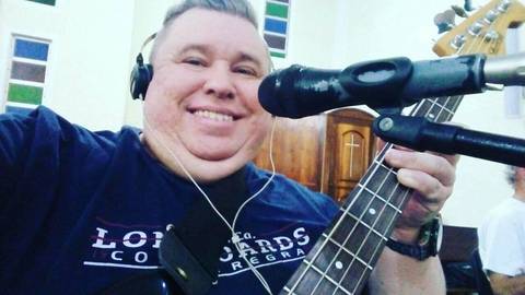 A música ilumina e o ritmo fascina'