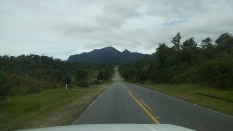 Você não sabe o quanto eu caminhei pra chegar até aqui, percorri milhas e milhas antes de dormir, eu não cochilei'