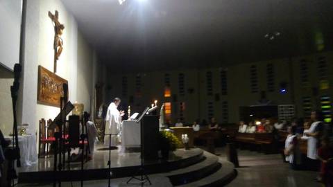 Só em Ti, Jesus, quero me consumir como vela que queima no altar'