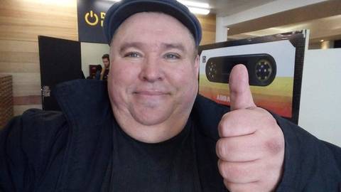 Não fique triste, não deixe sua alma flita, LIGUE O SOM DO TOCA-FITAS que eu canto pra você'