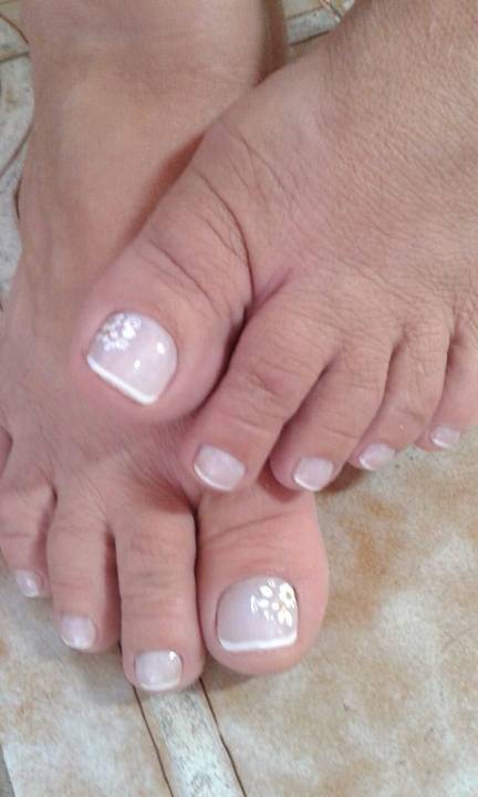 ENQUANTO O EGO FAZ QUESTÃO DE SAPATOS, O EU PREFERE TER OS PÉS DESCALÇOS ( PADRE FÁBIO DE MELLO )'