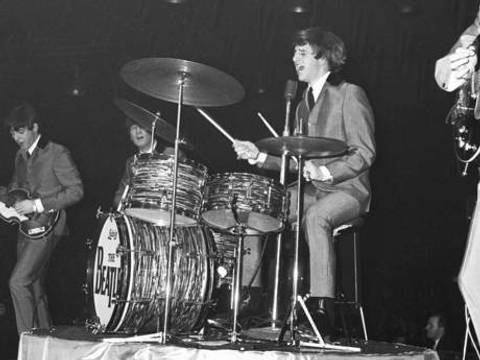 RINGO, THE WAY I LIKE... DRUMING AND SINGING'