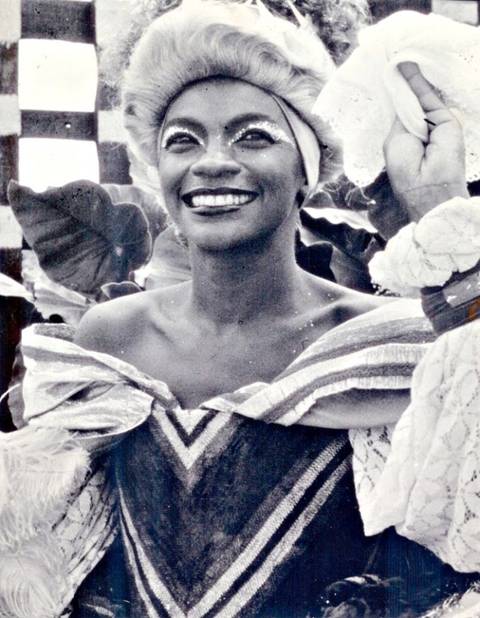 Xica da... Xica da... Xica da... Xica da Silva!'