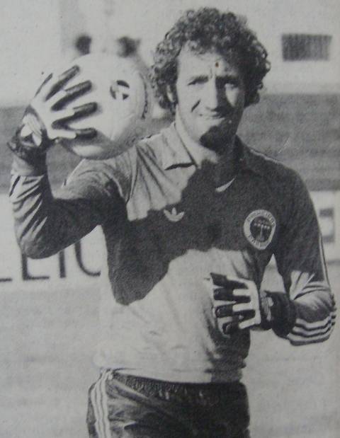 ZICO, O GOLEIRO MAIS IRREVERENTE E FOLCLÓRICO DA HISTÓRIA DO FUTEBOL PARANAENSE'