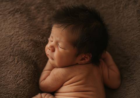 foto de bebê com cabelo arrepiado'