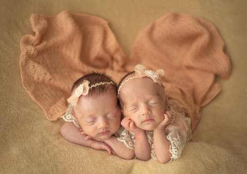 Bebês gêmeas fofas'