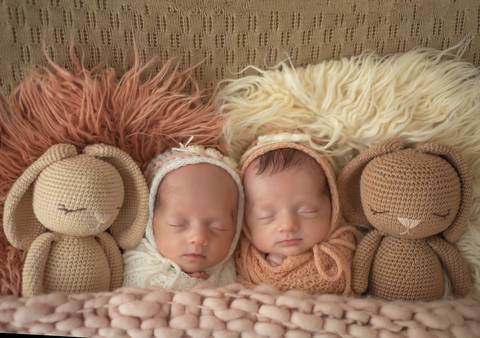 Bebês Gêmeas em ensaio newborn'