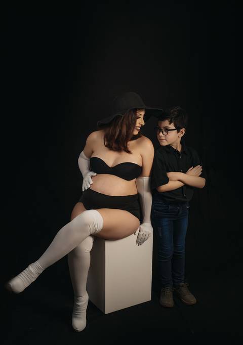 ensaio gestante em estúdio'