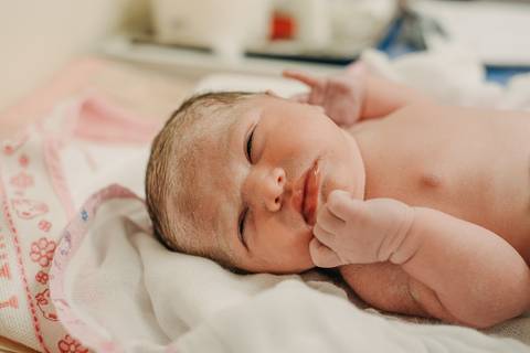 foto de recém nascido menina'