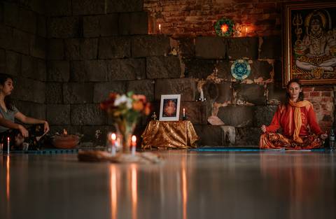 Início das aulas, meditação'