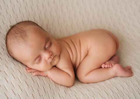 bebê dormindo em ensaio newborn em bento gonçalves
'