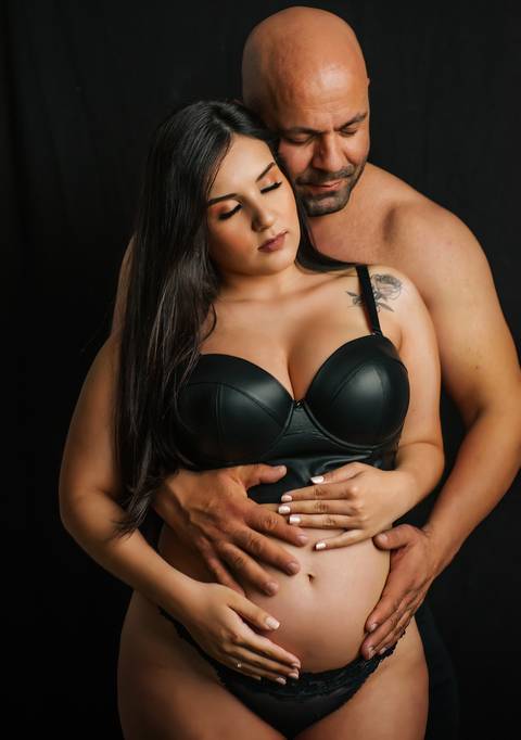 foto mãe e pai em ensaio gestante por aline fontes'