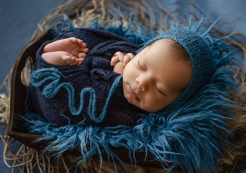 pose da barriguinha pra cima ensaio newborn'