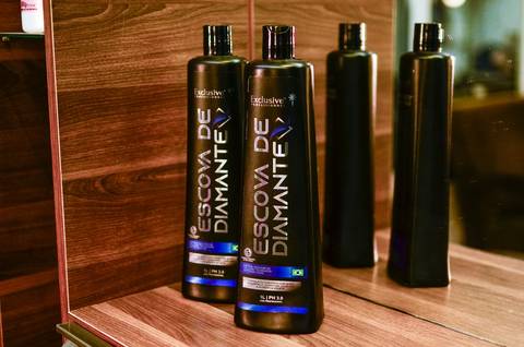 Detalhes do cabelo
Brilho natural
Retrato em estúdio
Conceito de beleza
Transformação real
Estilo pessoal
Retrato individual'