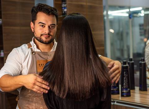 Cliente satisfeito
Sessão de fotos
Beleza natural
Confiança pessoal
Feminino'