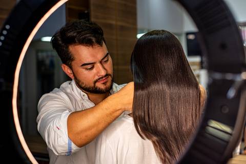 Retrato em movimento
Beleza autêntica
Progresso gradual
Estilista talentoso
Estilo de vida
Resultados surpreendentes'