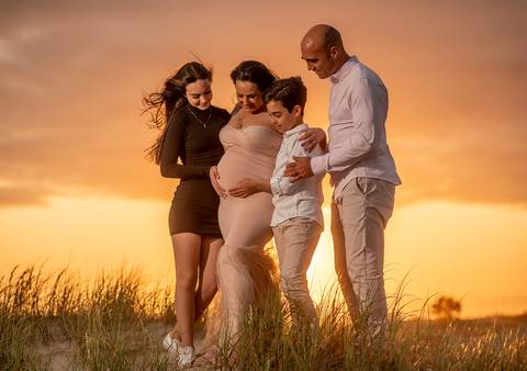 Fotografia de gestante em cenário paradisíaco.
A espera de Maya: ensaio que encanta.
Ensaios de maternidade à beira-mar.
Fotografias de gestante que emocionam.
Gravidez na praia: capturando a essência da maternidade.
Fotos de gestantes que contam história'