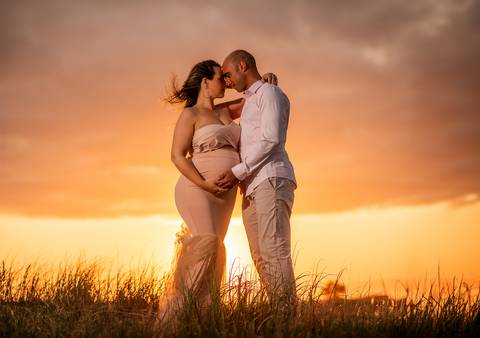 Reginara e Maya: amor em cada imagem.
Maternidade eternizada na Praia do Cassino.
Maya: o início de uma história registrada.
Ensaio gestante cheio de significado.
Maternidade na praia: beleza natural.'