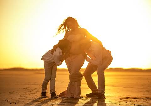 Fotografia de gestante na Praia do Cassino.
O poder das imagens na maternidade.
Capturando a essência da maternidade.
Emoção e beleza em cada clique.'