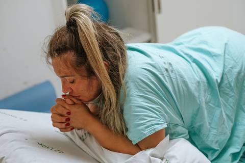 momento de prece entre uma contração e outra'