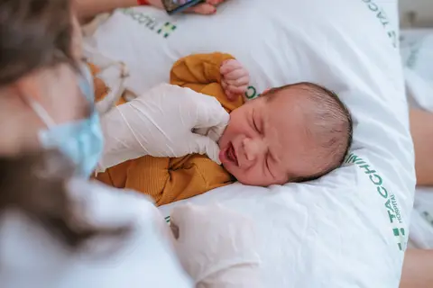 cuidados e verificações neonatais '