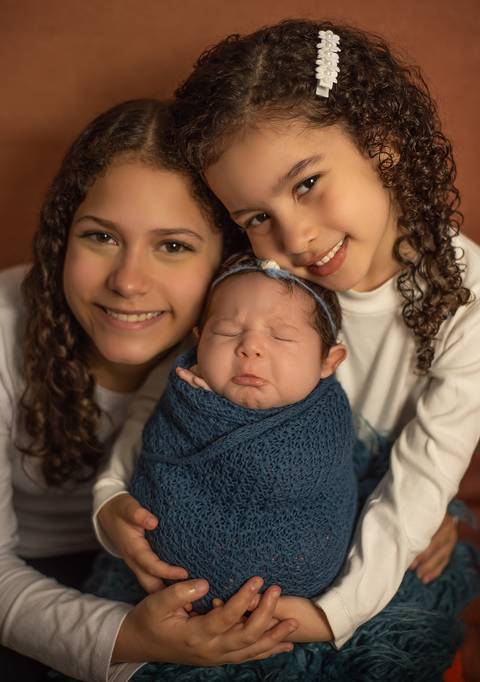 sorrisos e beicinho no ensaio newborn'