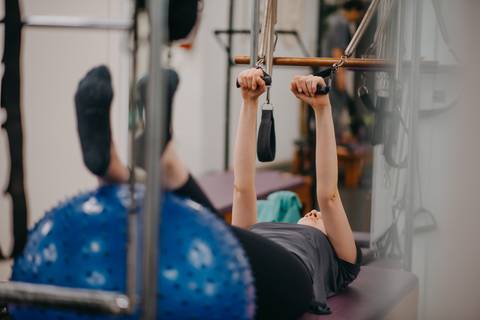 exercício em plataformas de pilates'