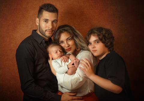 família em ensaio newborn de recém-nascido'