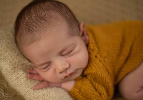 close rostinho do bebê em ensaio newborn de recém-nascido'