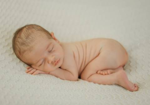 pose de bundinha fotografia newborn em ensaio newborn de recém-nascido'