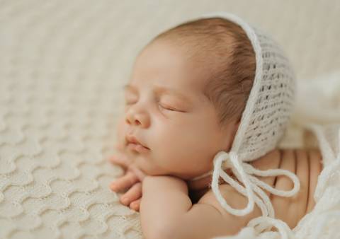dobrinhas do bebê em fotografia newborn em ensaio newborn de recém-nascido'