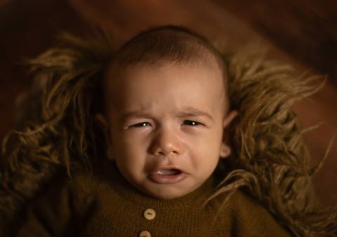 Bebê fazendo careta'